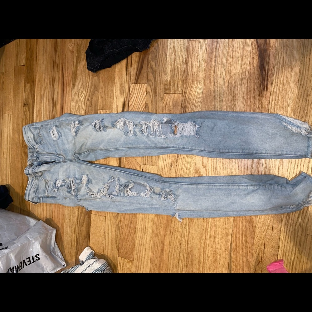 Light washed ripped jeans